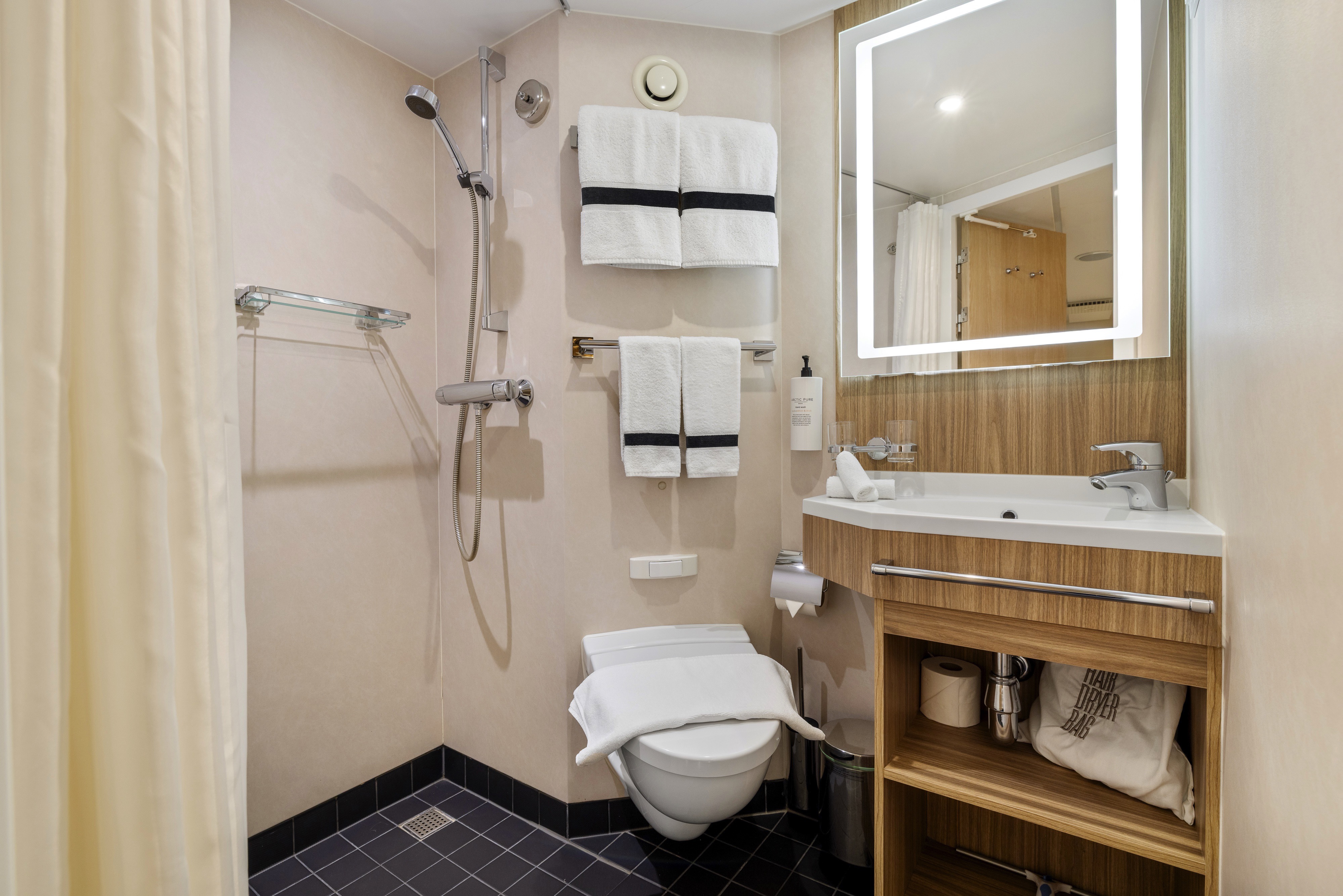 Polar Inside | Inside Cabin